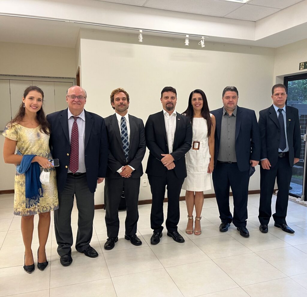Na foto, da esquerda para a direita: Lívia Gouvêa, Cláudio Vilar Furtado; Felipe Augusto Melo de Oliveira; Juliano Regattieri Oliveira, Cristiane Conde Chmatalik; Vinícius Bogéa; Jose Renato Carvalho.